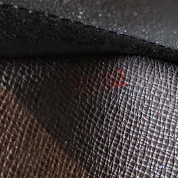 ✨️AUTHENTIC✨️ Louis Vuitton Ebene Damier Kiss Wallet - Picture 15 of 16